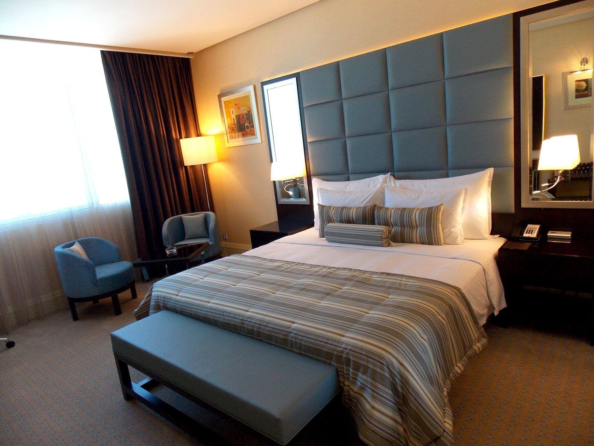 Millennium Hotel & Convention Centre Kuwait Kuveyt Dış mekan fotoğraf A room at the hotel