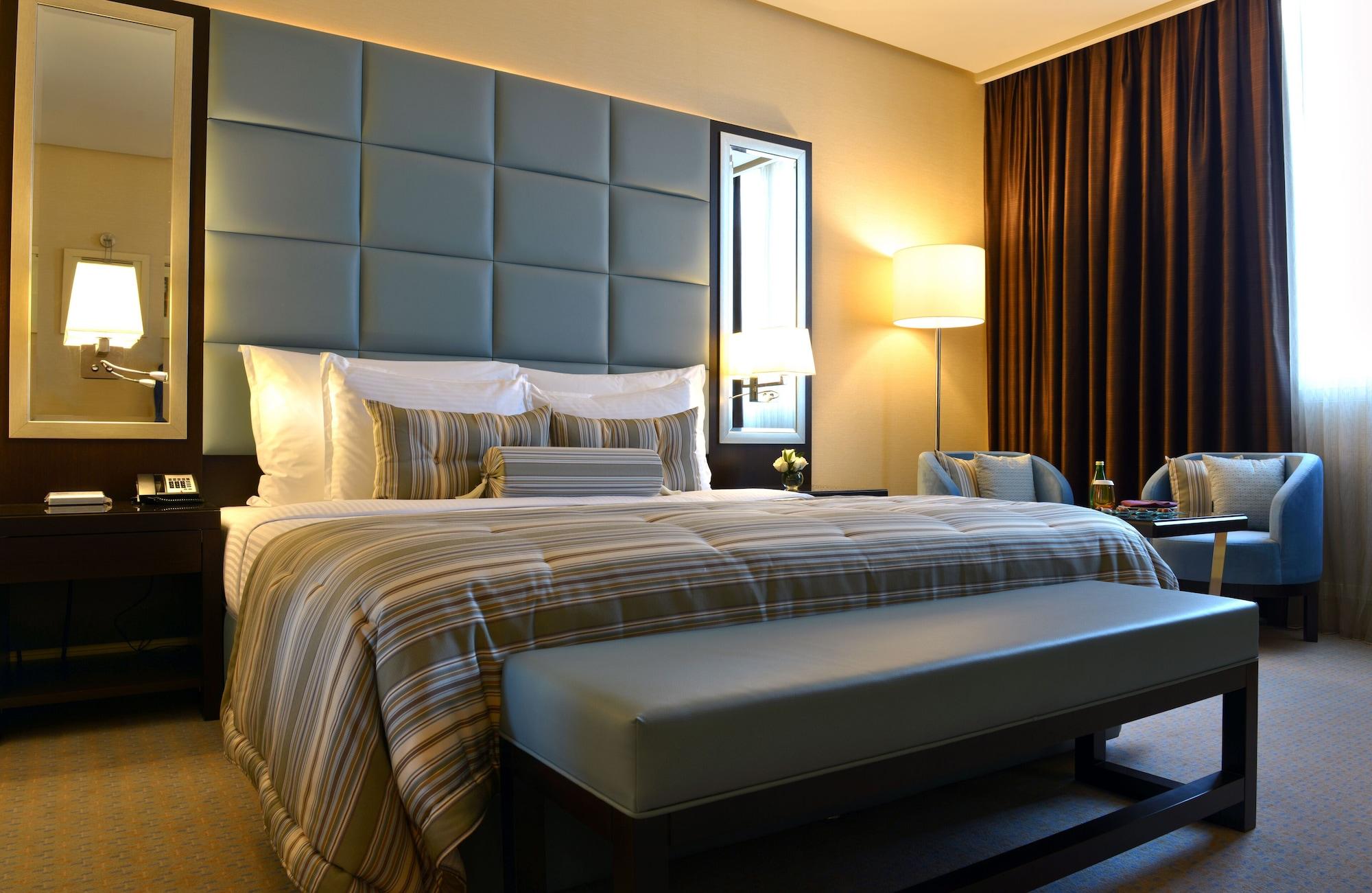 Millennium Hotel & Convention Centre Kuwait Kuveyt Dış mekan fotoğraf A bedroom at the hotel