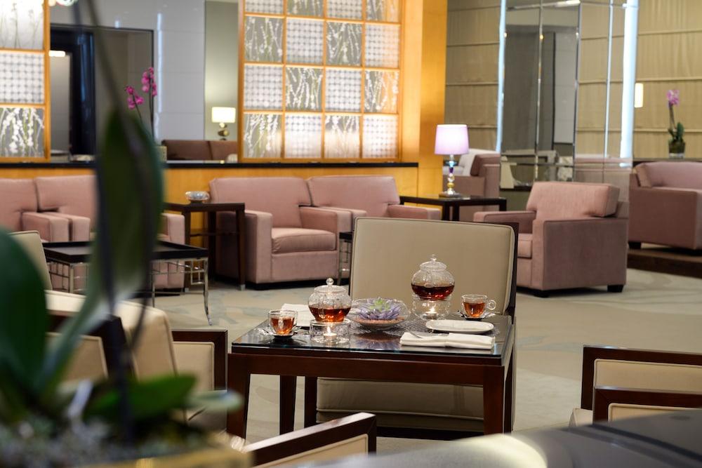Millennium Hotel & Convention Centre Kuwait Kuveyt Dış mekan fotoğraf The lounge at the airport