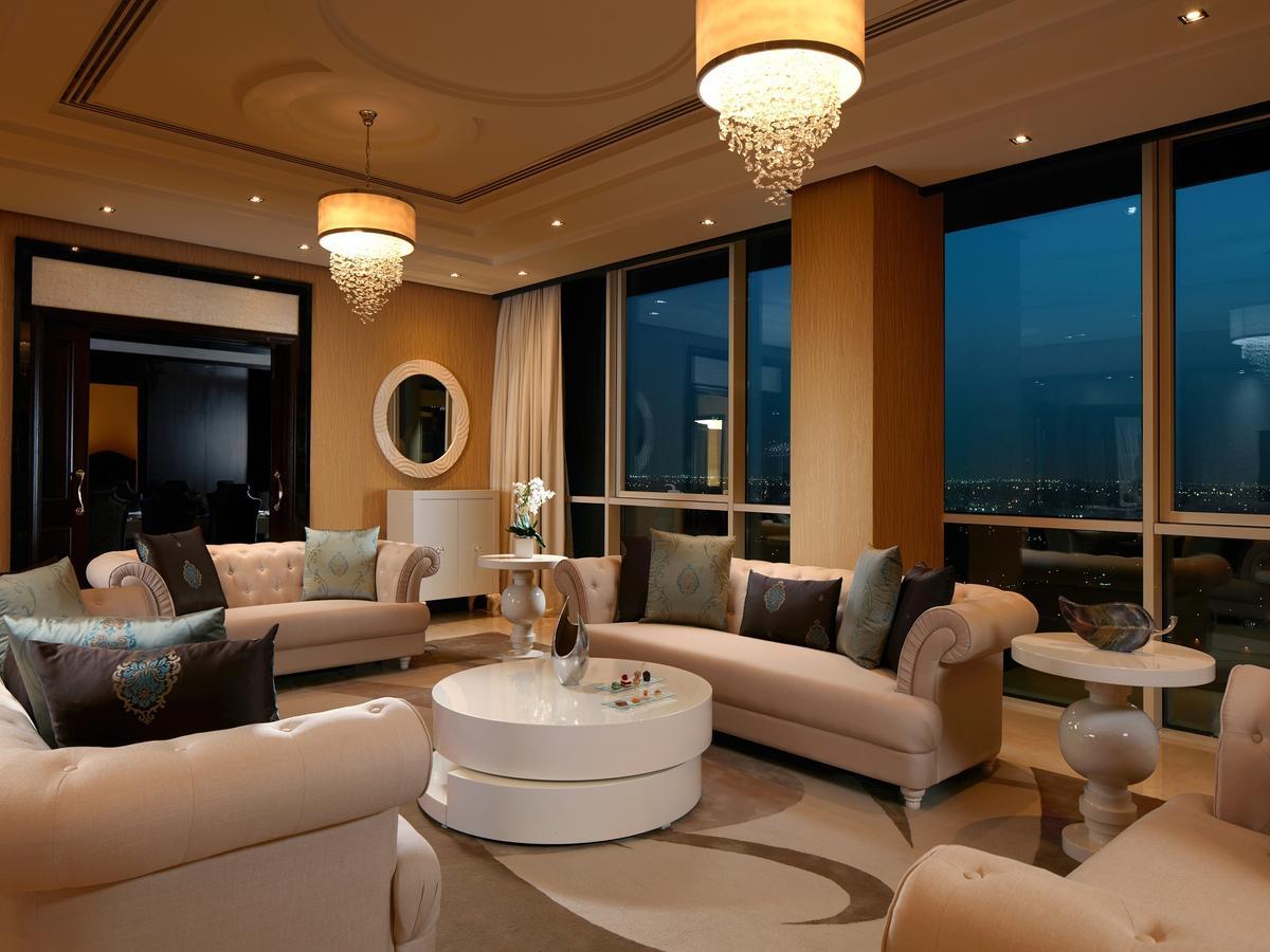 Millennium Hotel & Convention Centre Kuwait Kuveyt Dış mekan fotoğraf The living room of a penthouse suite at the Ritz-Carlton, Dubai