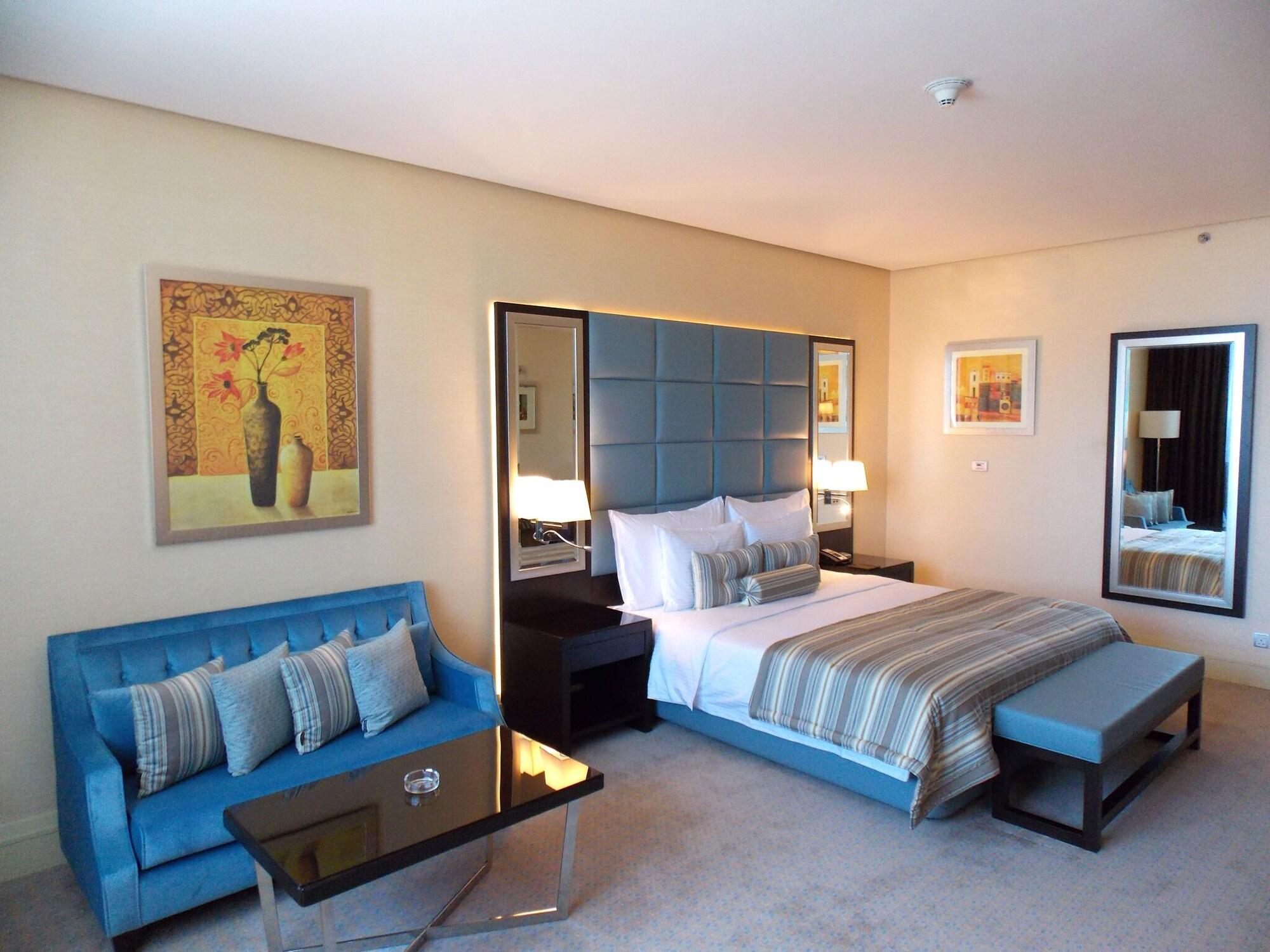 Millennium Hotel & Convention Centre Kuwait Kuveyt Dış mekan fotoğraf A bedroom at the hotel