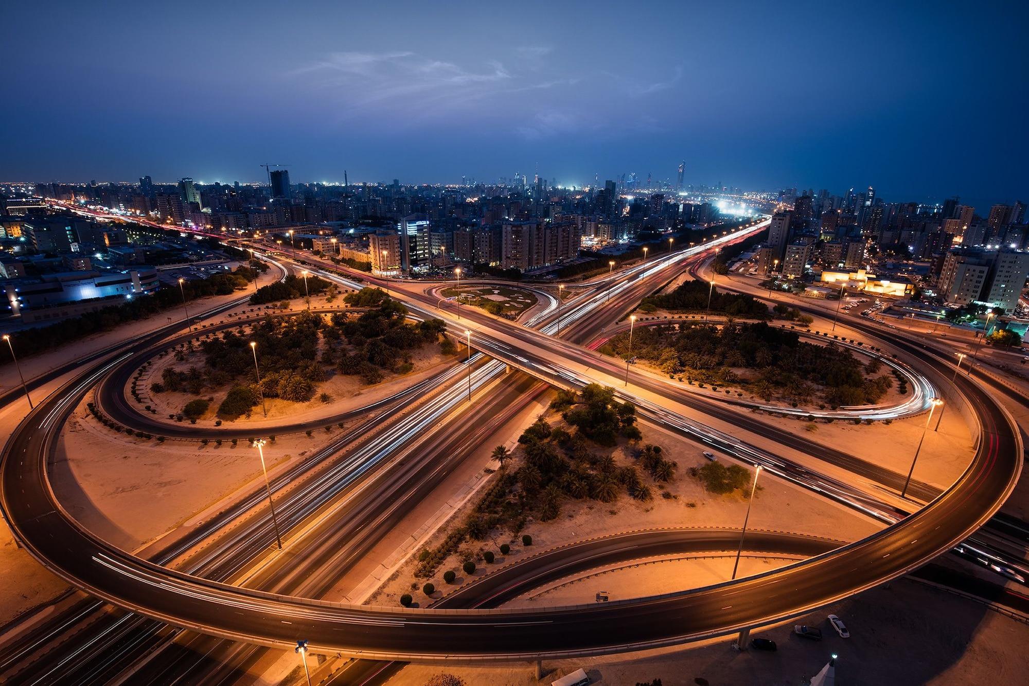 Millennium Hotel & Convention Centre Kuwait Kuveyt Dış mekan fotoğraf The highway at the 6th of October Bridge