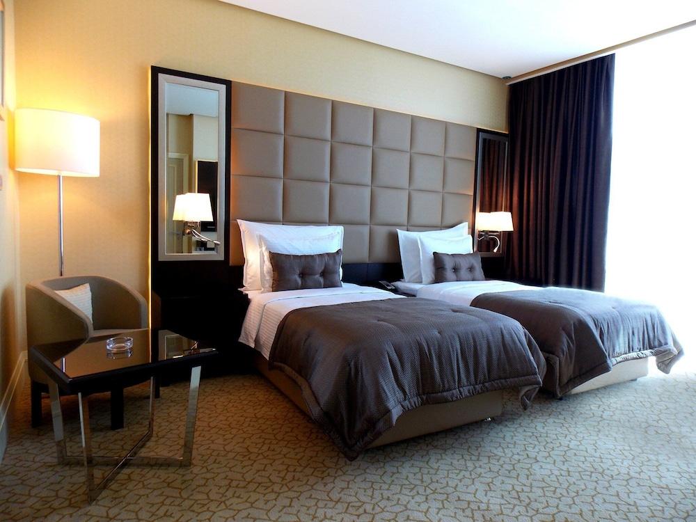 Millennium Hotel & Convention Centre Kuwait Kuveyt Dış mekan fotoğraf A room at the hotel