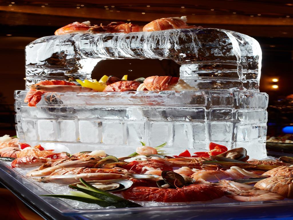 Millennium Hotel & Convention Centre Kuwait Kuveyt Dış mekan fotoğraf Seafood on ice