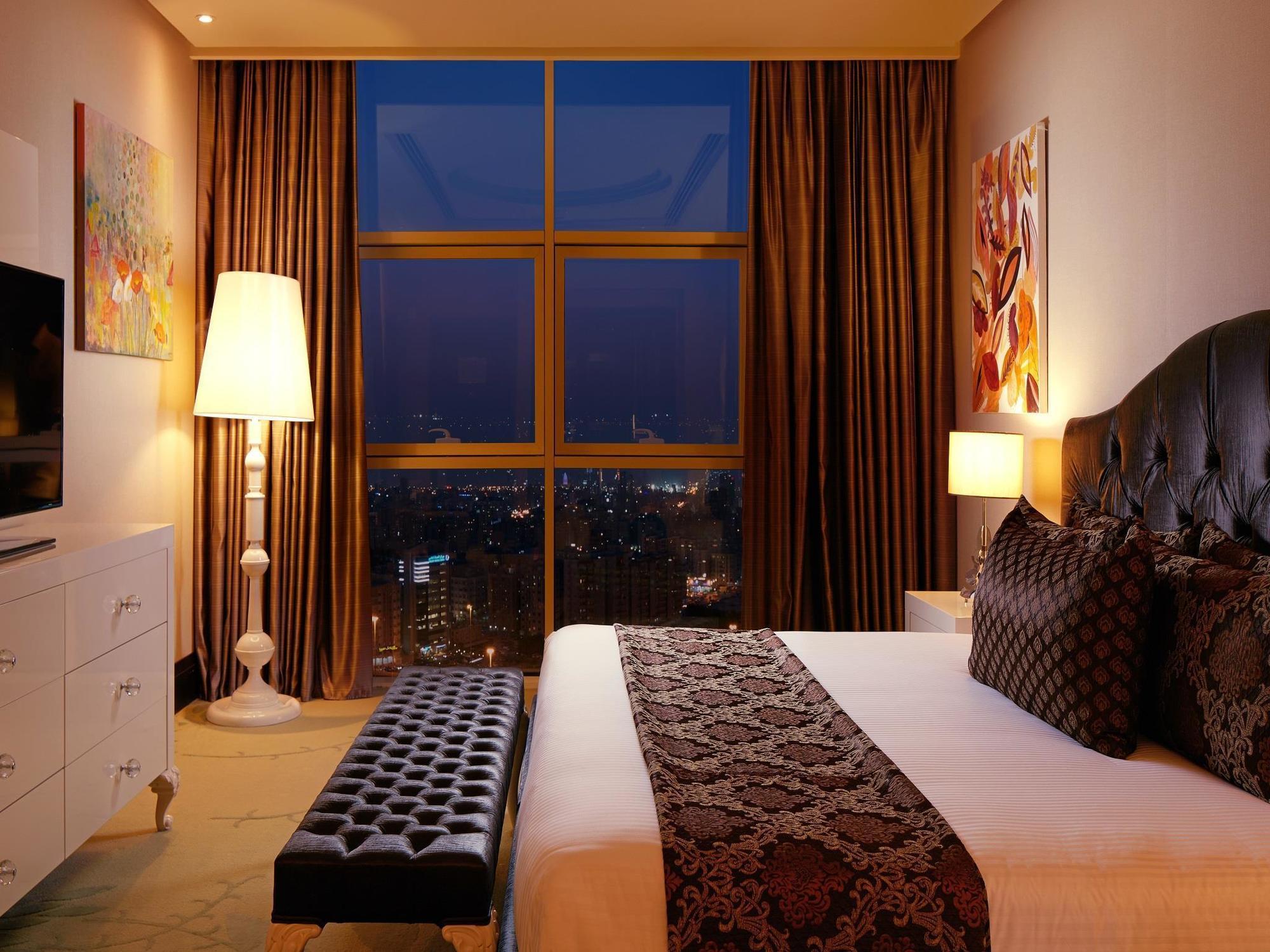 Millennium Hotel & Convention Centre Kuwait Kuveyt Dış mekan fotoğraf A bedroom at the hotel