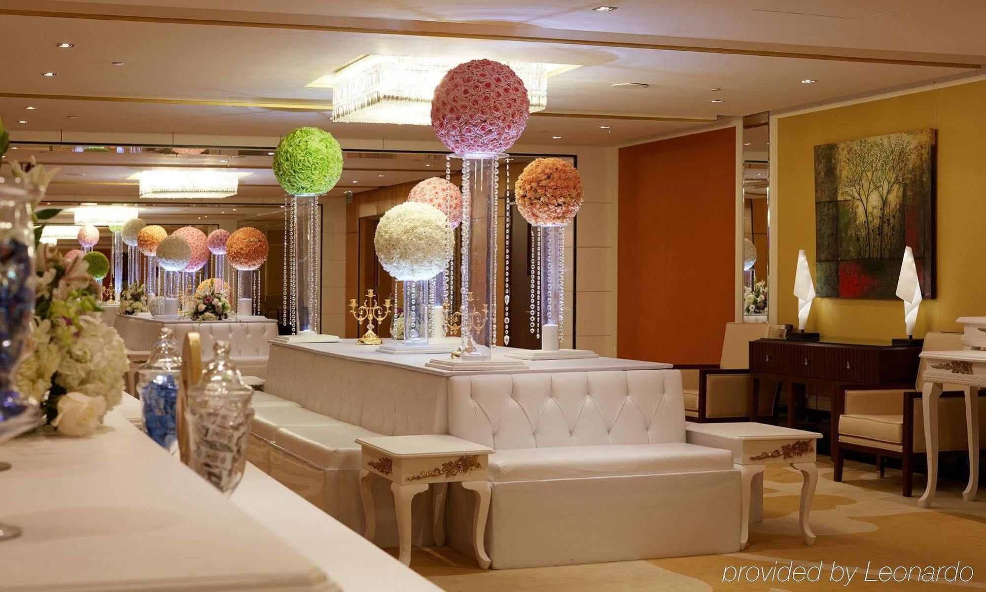 Millennium Hotel & Convention Centre Kuwait Kuveyt Dış mekan fotoğraf The lobby of the hotel