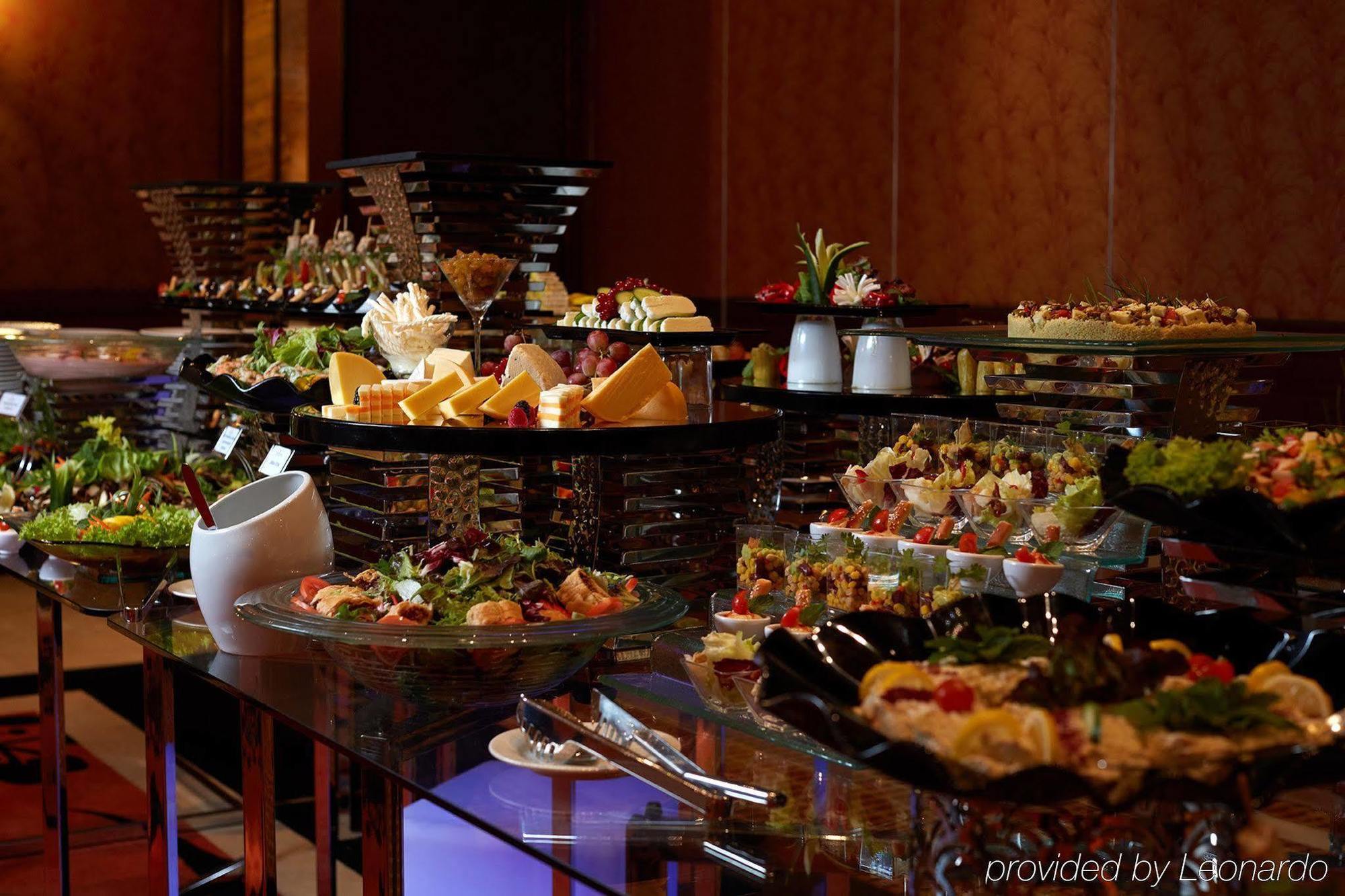 Millennium Hotel & Convention Centre Kuwait Kuveyt Dış mekan fotoğraf A buffet at a hotel