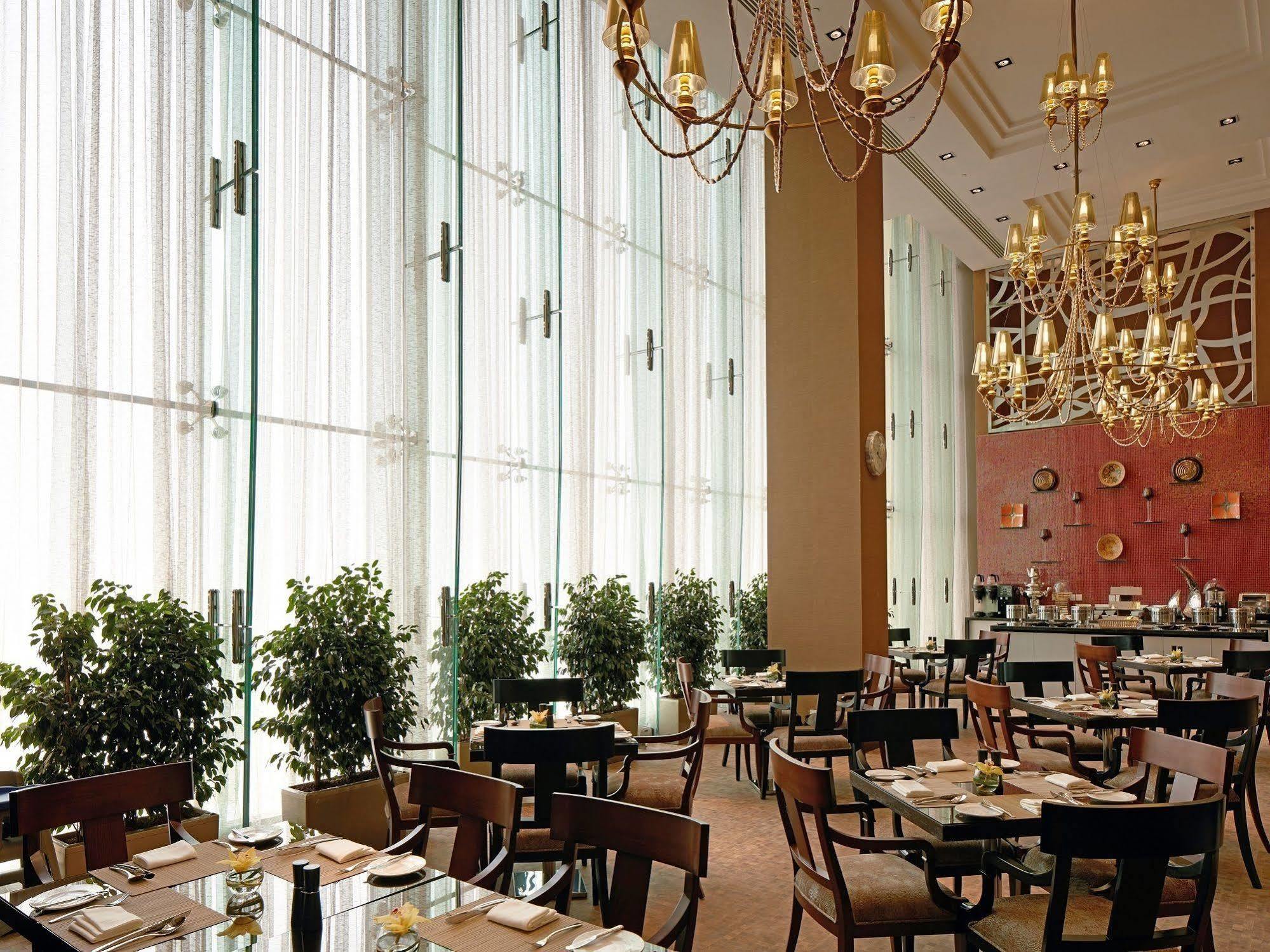 Millennium Hotel & Convention Centre Kuwait Kuveyt Dış mekan fotoğraf The restaurant