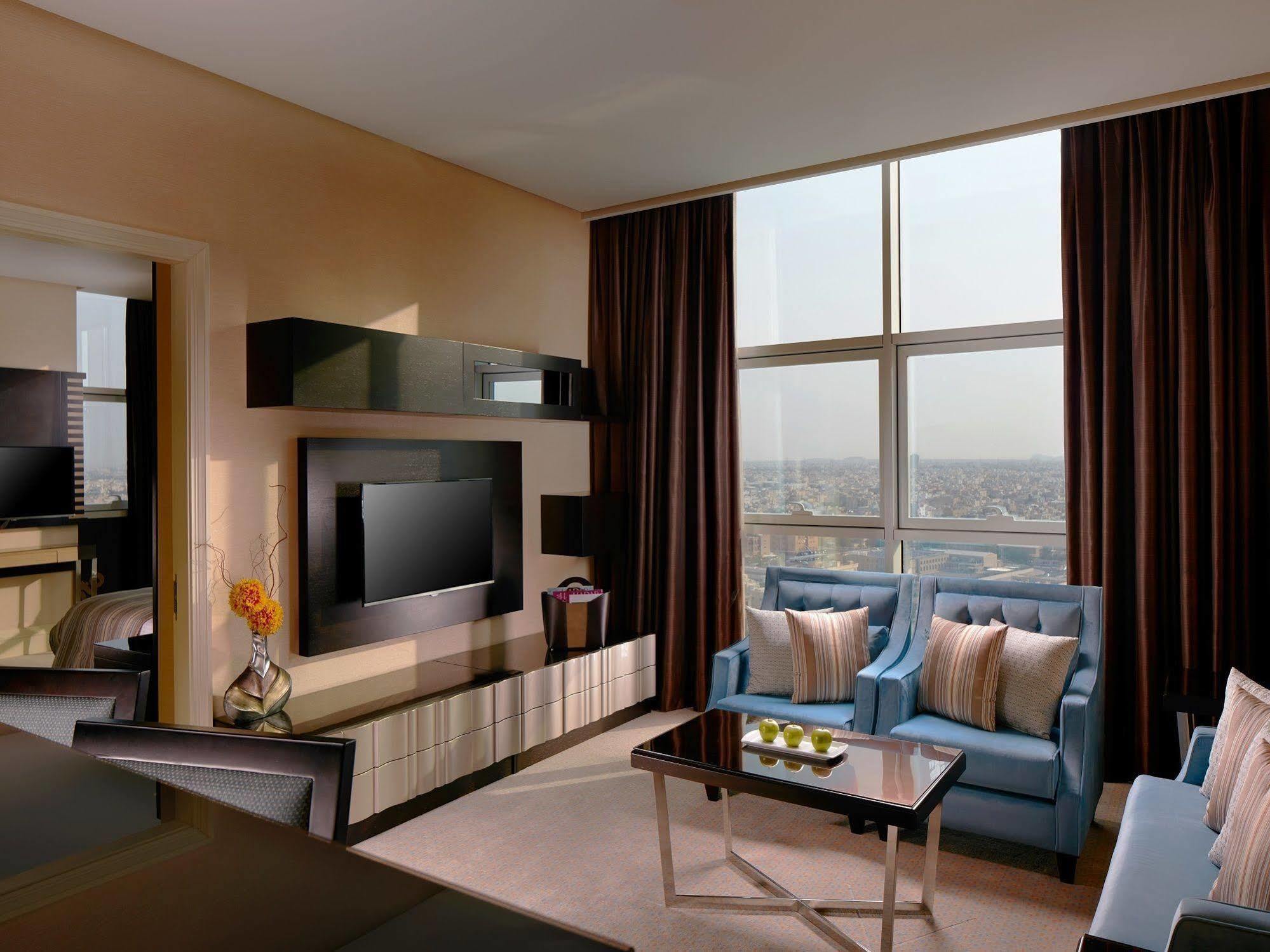 Millennium Hotel & Convention Centre Kuwait Kuveyt Dış mekan fotoğraf A living room at the hotel