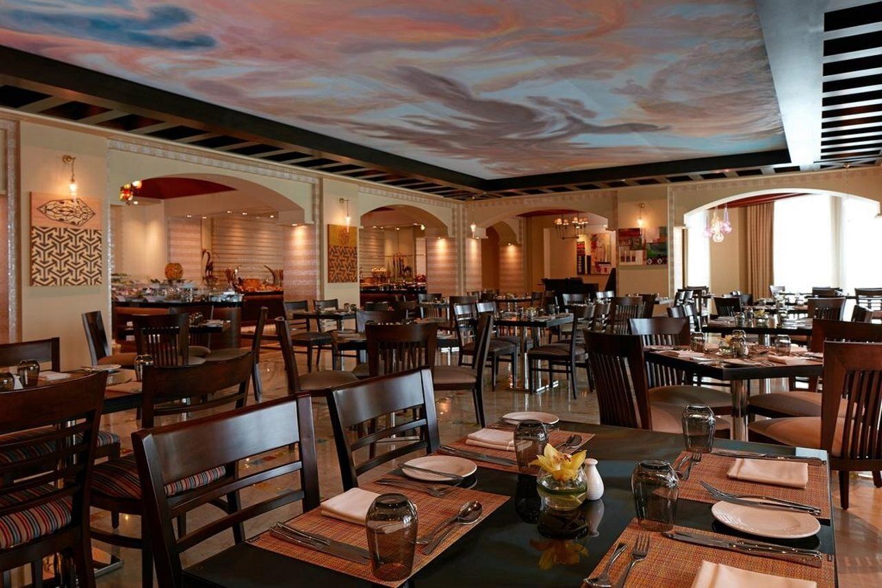 Millennium Hotel & Convention Centre Kuwait Kuveyt Dış mekan fotoğraf The interior of a typical Olive Garden restaurant
